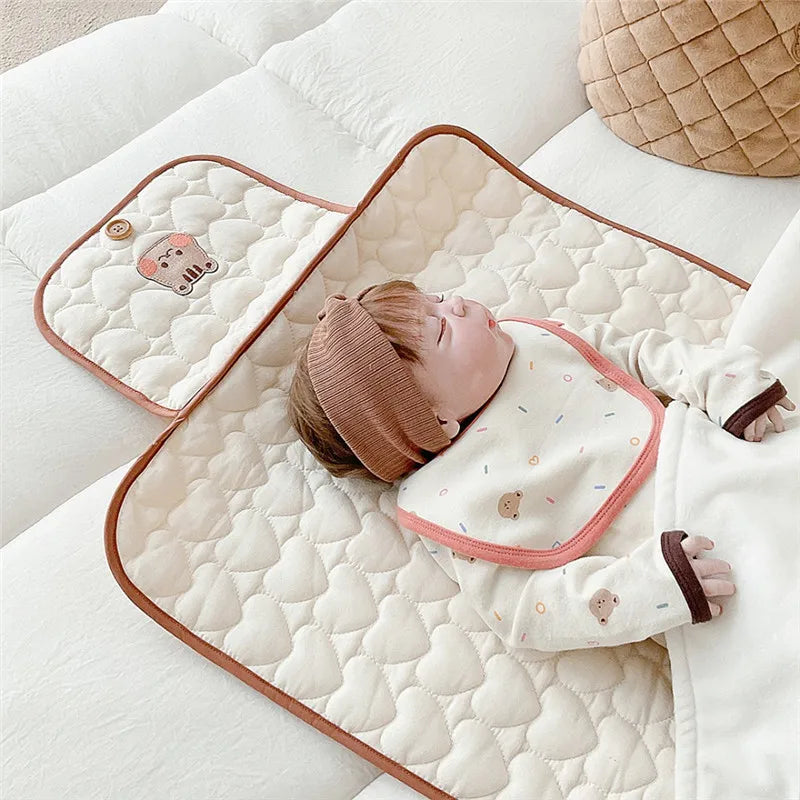 BabyShield™ - Tapis de Changement Imperméable pour Nourrisson, Protection de Matelas - Bébé Ange