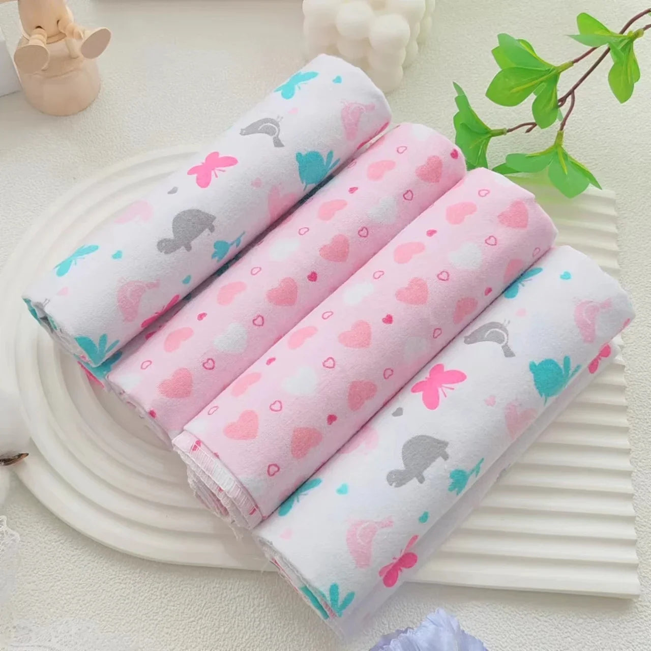 BabySnuggle™ - Lot de 4 Couvertures en Flanelle 100% Coton pour Nouveau-né, Super Douces et Absorbantes, 76x76cm - Bébé Ange