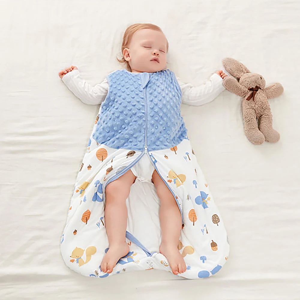 Bébé endormi dans sa gigoteuse sans manches - Bébé Ange